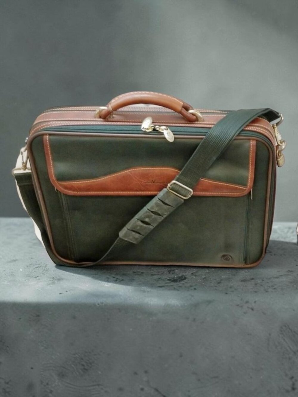Canbell Valentino Town Roof Computer Bag 3.5" X 7" X 12"